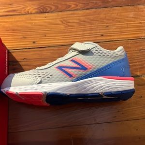 Nib new balance 9.5 hook and loop